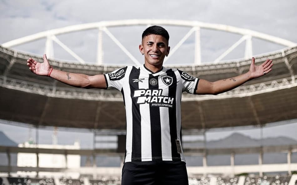 Thiago Almada foi comprado pelo Botafogo em 2024 (Foto: Divulgação / Botafogo)
