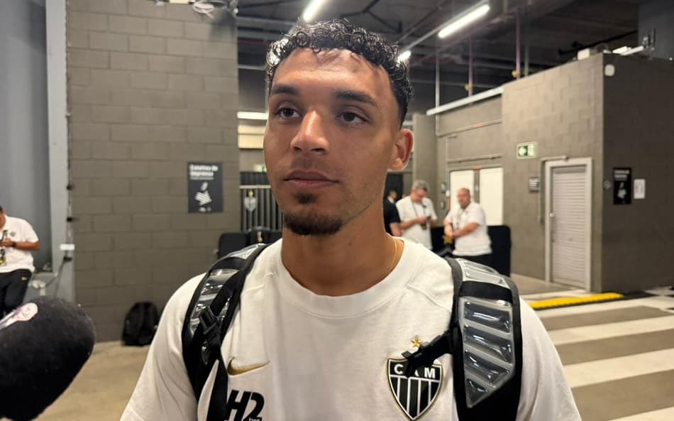 Victor Hugo zona mista Atlético x CAP (Foto: Artur Henrique / Lance!)