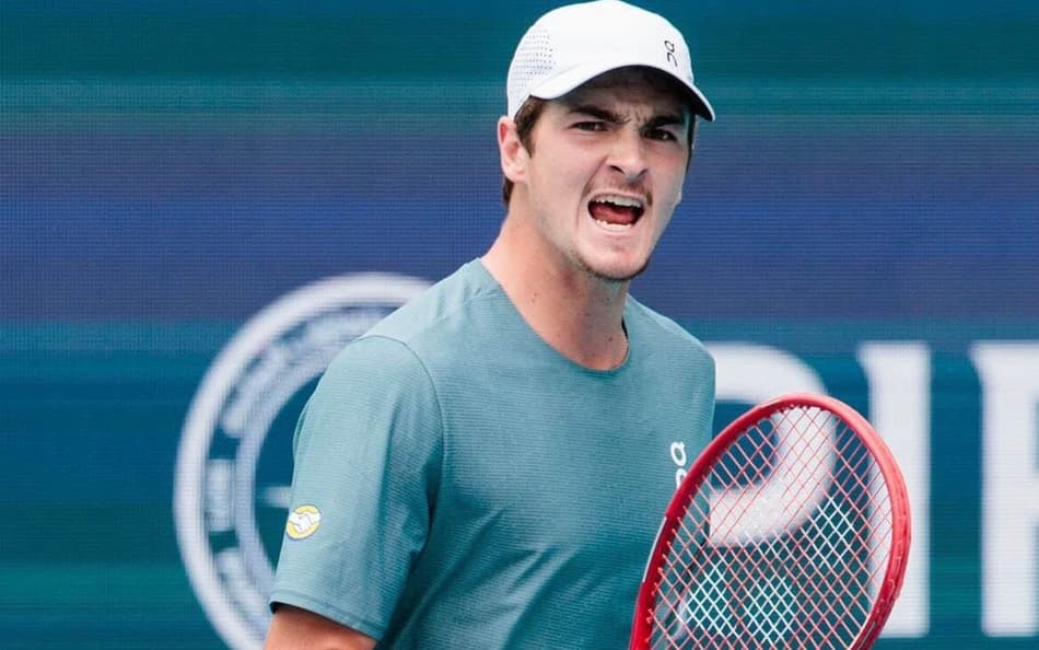 João Fonseca na derrota para o espanhol Carlos Alcaraz em Miami (Divulgação)