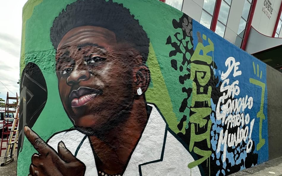 Arte em homenagem a Vini Jr (Foto: Lucas Bayer/Lance!)
