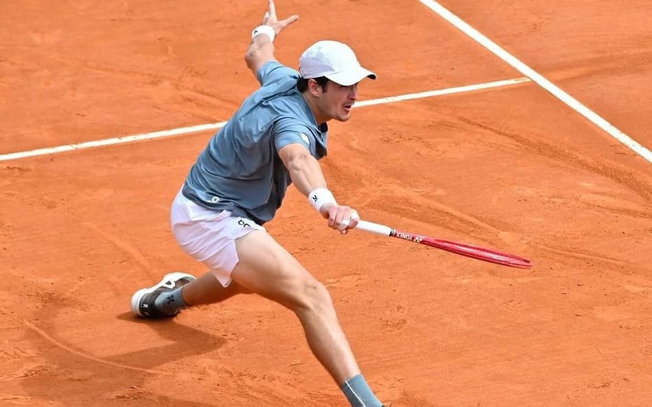 João Fonseca na vitória sobre o francês Arthur Rinderknech no Masters 1000 de Monte Carlo 2026 (Foto: Reprodução/Instagram)