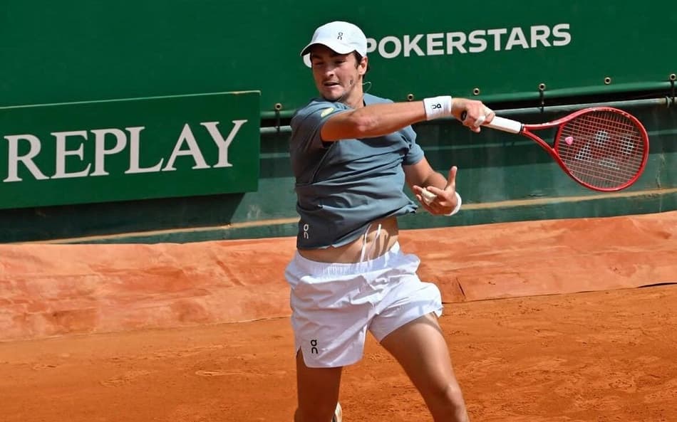 João Fonseca na vitória sobre o francês Arthur Rinderknech no Masters 1000 de Monte Carlo 2026 (Foto: Reprodução/Instagram)
