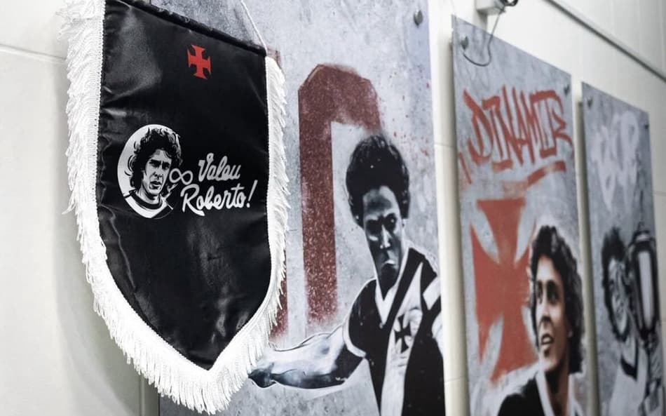 Vasco faz homenagens a Roberto Dinamite em São Januário na partida contra o São Paulo