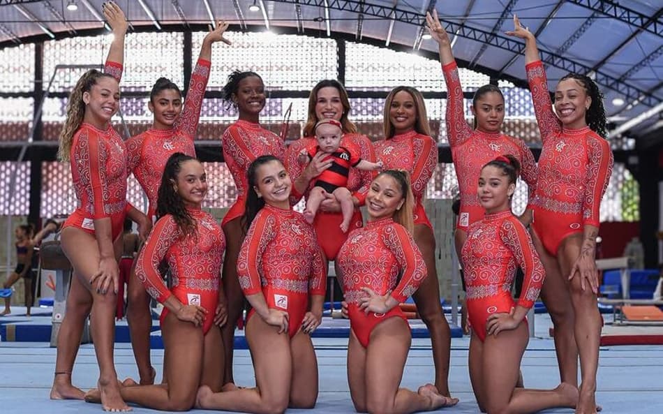 VÍDEO: Com Rebeca Andrade, Flamengo apresenta novos collants da ginástica