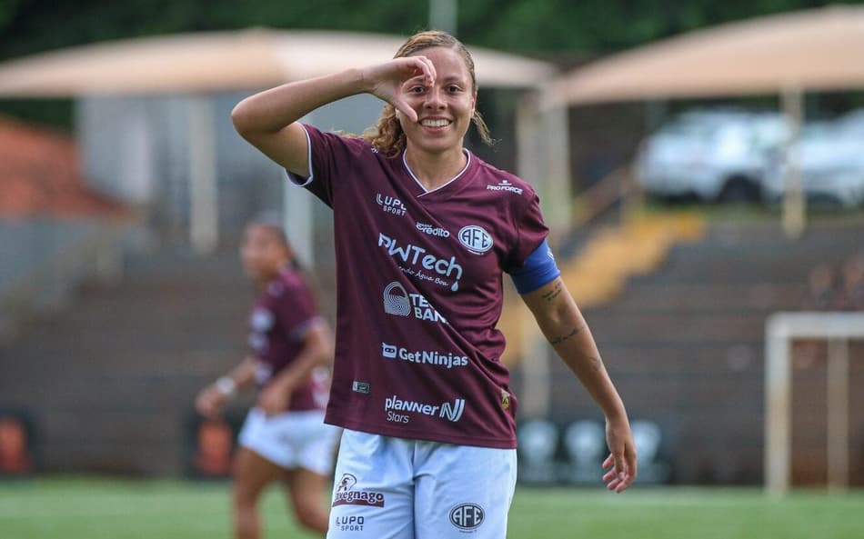 Mesmo com vantagem, Nogueira prega foco da Ferroviária em decisão contra o Botafogo