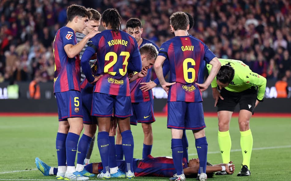 Lamine Yamal sentiu lesão em Barcelona x Celta de Vigo (Foto: Josep LAGO / AFP)