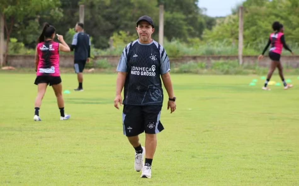 Adilson Galdino é treinador do Mixto. (Mixto/Divulgação)