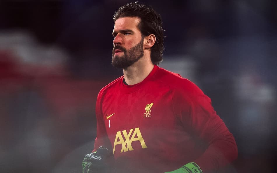 Alisson em ação pelo Liverpool na Champions League