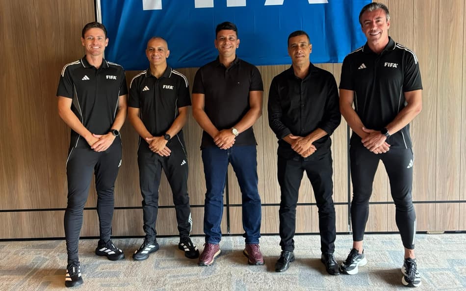Ramon Abatti, Wilton Pereira Sampaio e Raphael Claus (à dir) serão os árbitros do Brasil na Copa