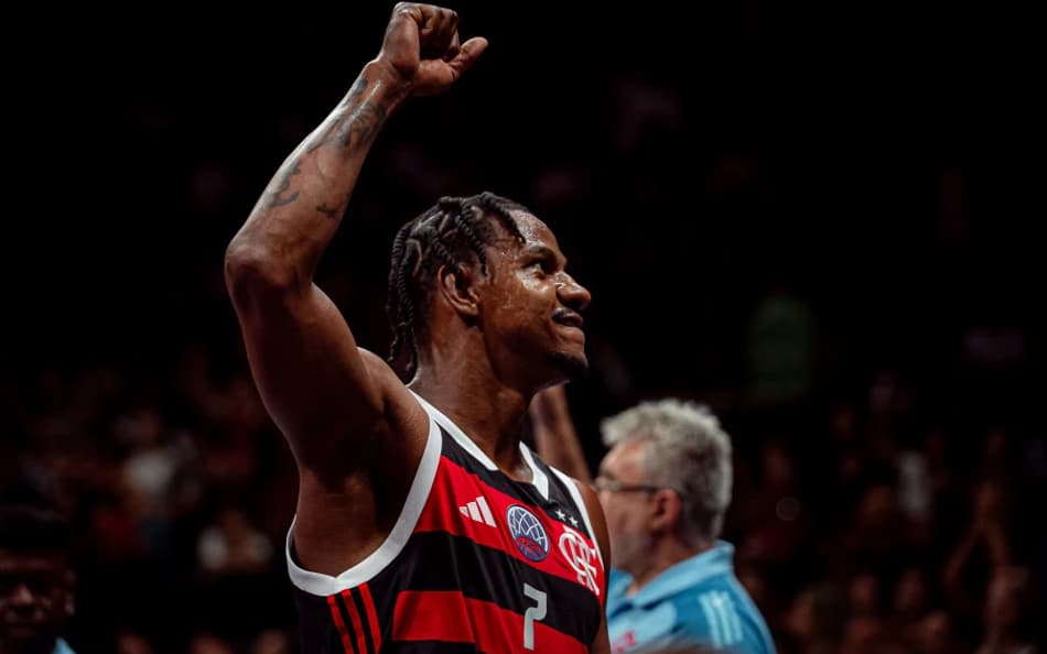 Jonathan Luz comemorando título do Flamengo na BCLA (Foto: Paula Reis/CRF)