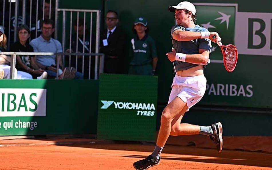 João Fonseca na vitória sobre Berrettini em Monte Carlo (Foto: Divulgação)