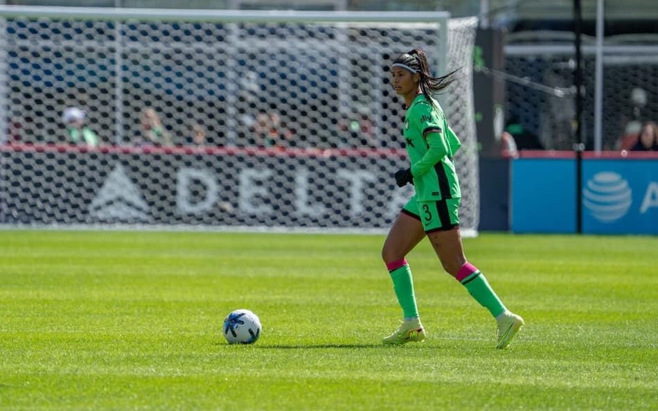 Zagueira brasileira Kaká defende o Boston Legacy, dos Estados Unidos. (Boston Legacy/Divulgação)