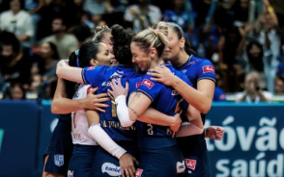 Jogadoras do Minas comemoram uma das vitórias na Superliga (Foto: DIvulgação)