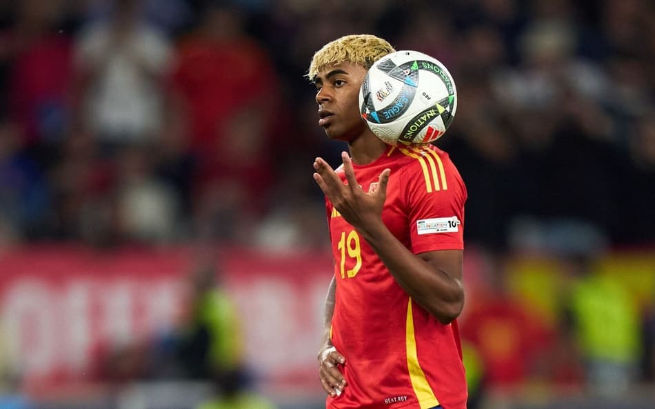 Lamine Yamal, da Espanha, esta escalado para a final da Uefa Nations League contra a França (Foto: Reprodução/X/@SEFutbol)