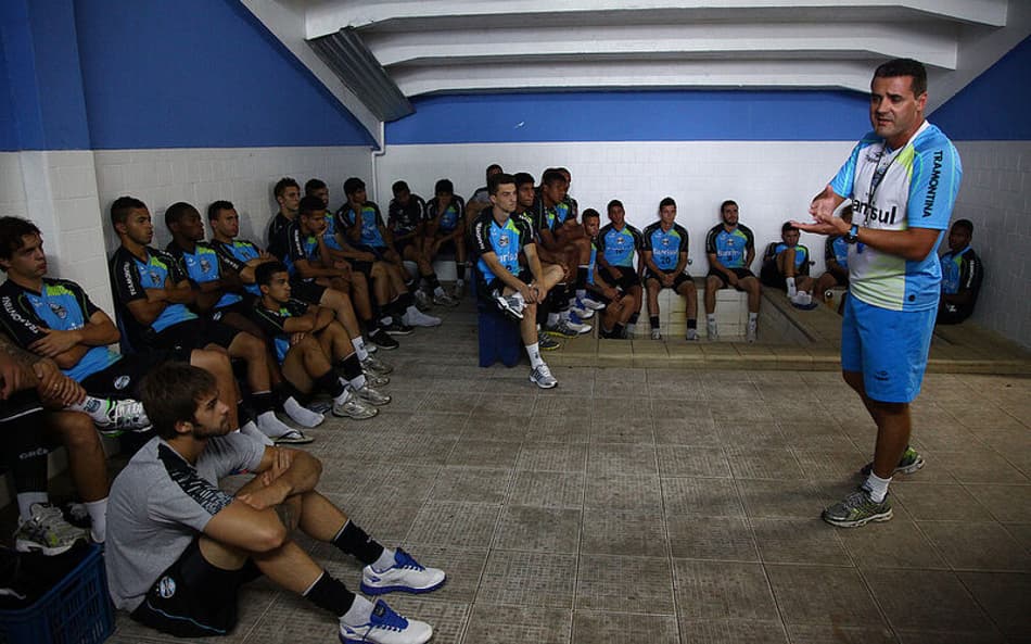 Marcelo Mabília comanda grupo do Grêmio no Gauchão (Foto: Lucas Uebel/Grêmio)