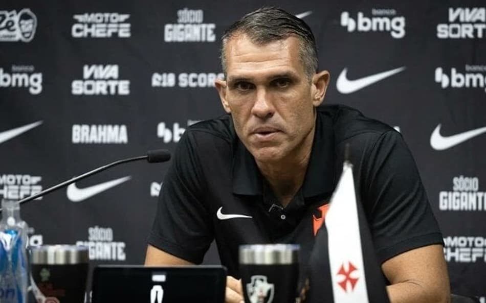 Bruno Lazaroni em coletiva após eliminação do Vasco para o Fluminense no Campeonato Carioca (Foto: Matheus Lima/Vasco)