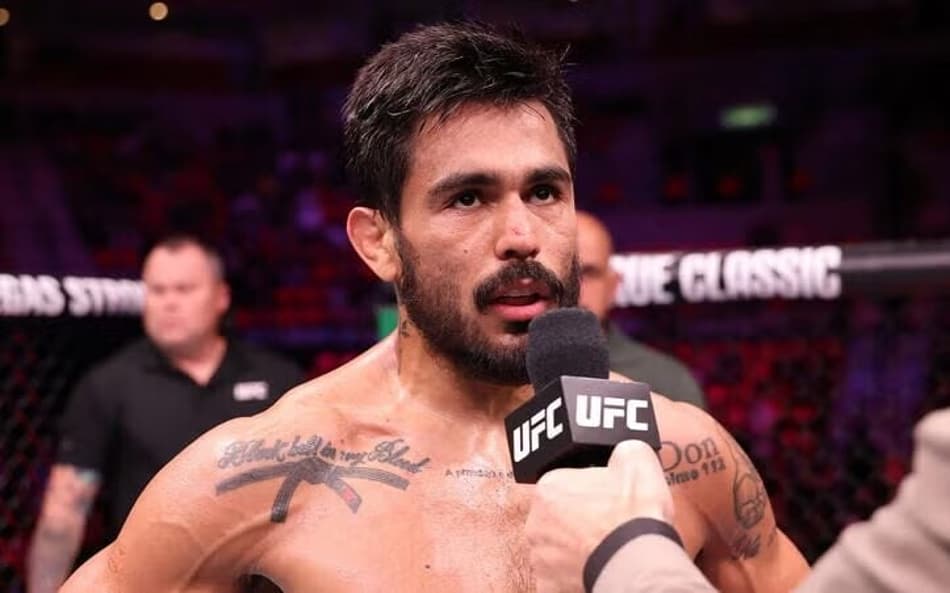 Luan Lacerda após vencer Saimon Oliveira no UFC Rio (Foto: Ed Mulholland/UFC)