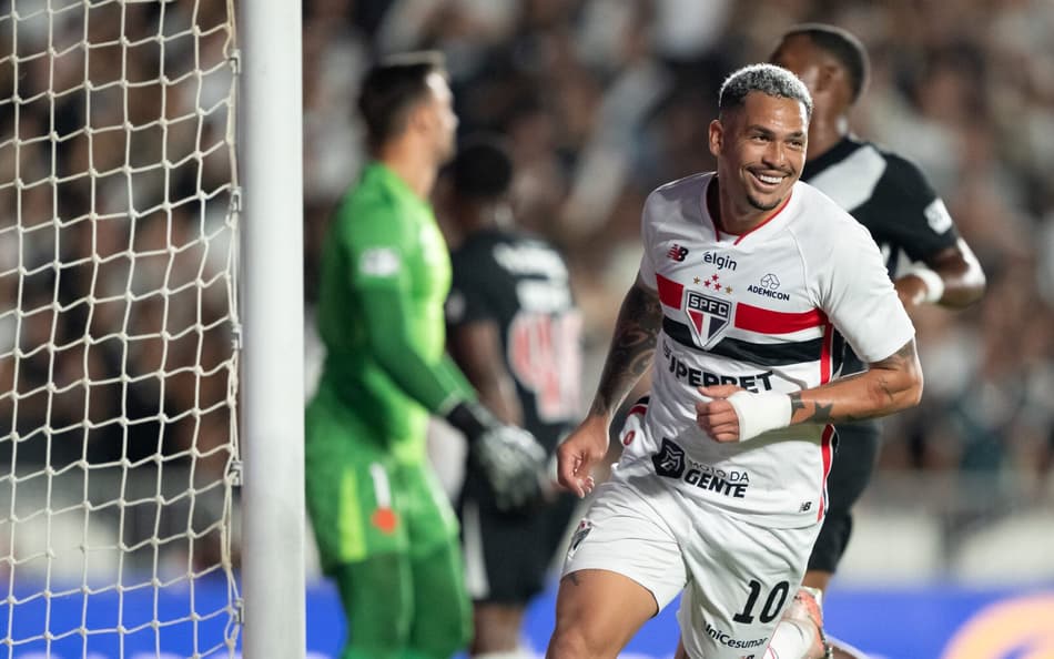 Luciano comemora seu gol no jogo do São Paulo contra o Vasco. em São Januário, pelo Brasileirão (Foto: Jorge Rodrigues/AGIF/Folhapress)
