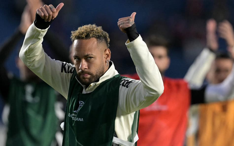 Neymar no aquecimento para o jogo do Santos contra o San Lorenzo pela Sul-Americana