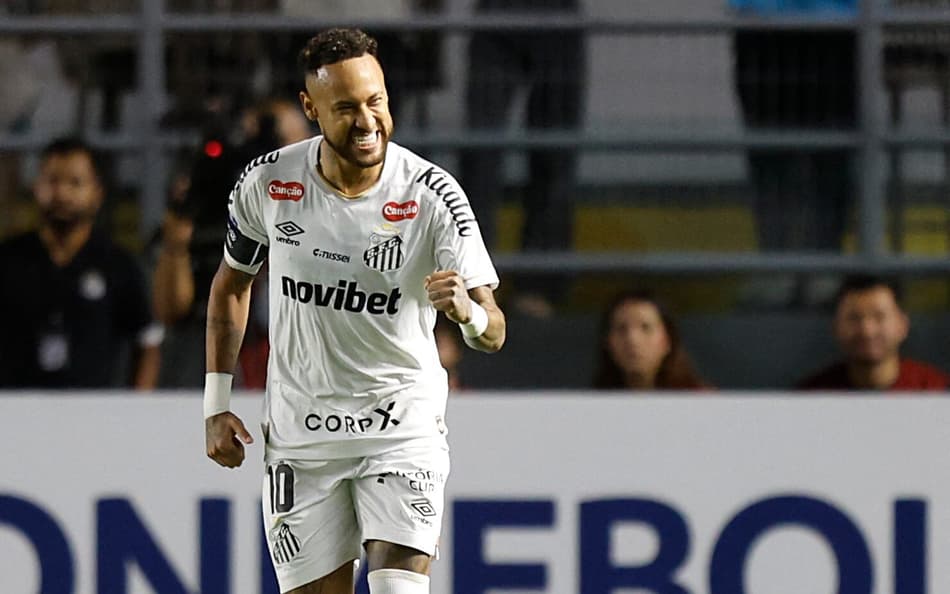Neymar comemora gol do Santos contra Recoleta pela Sul-Americana (Foto: Miguel SCHINCARIOL / AFP)