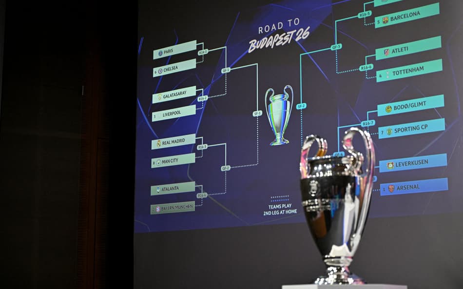 Troféu da Champions League no sorteio das oitavas de final (Foto: Harold CUNNINGHAM / AFP)