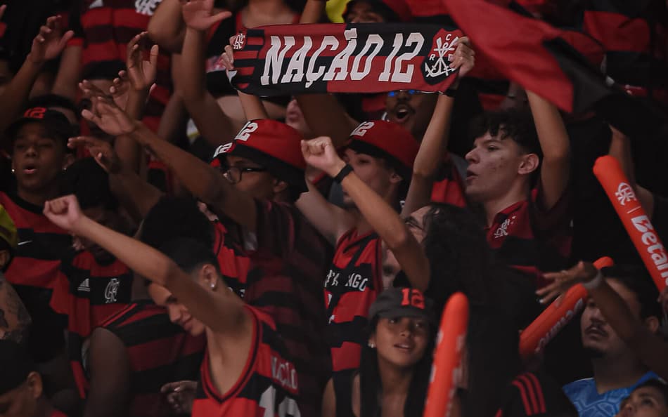 Torcida do Flamengo em duelo do NBB contra o Vasco (Foto: PaulaReis/Flamengo)