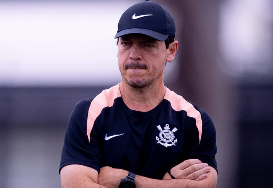 Diniz esboça time e prepara Corinthians para encarar o Peñarol
