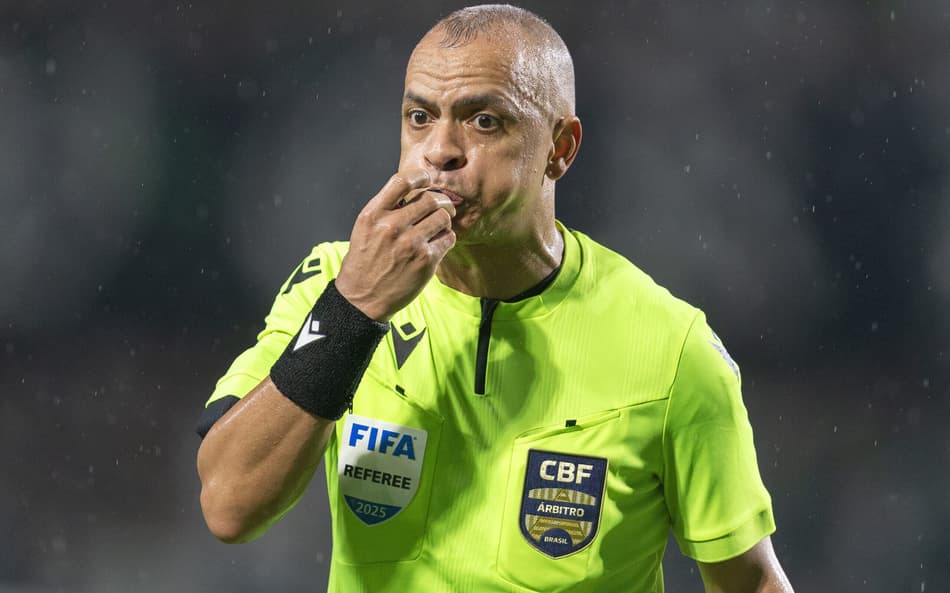 Wilton Pereira Sampaio apita Flamengo x Vasco (Foto: Hedeson Alves/AGIF/Folhapress)