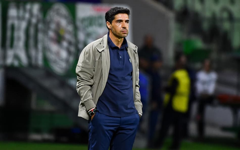 Conmebol abre investigação contra Abel Ferreira por gesto a Flaco em gol do Palmeiras