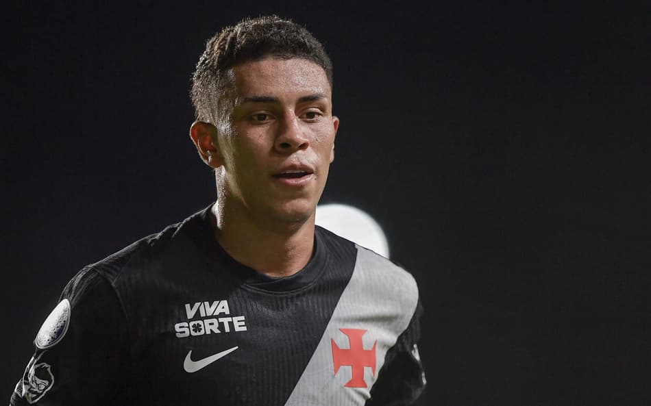 Rojas abriu o placar em Vasco x Paysandu (Foto: Thiago Ribeiro/AGIF/Folhapress)