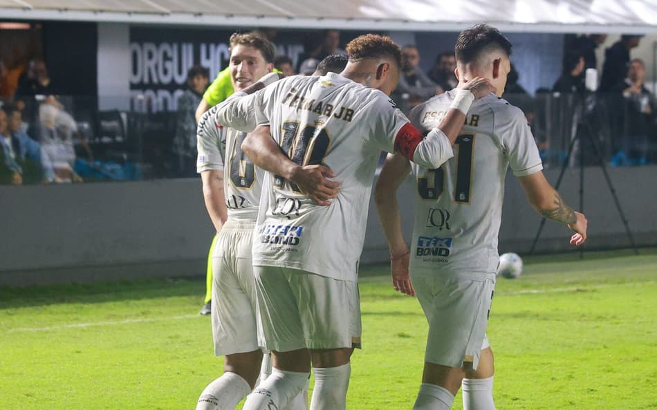 Neymar comemora gol do Santos no Dia das Mães. (Foto: Igor Melo De Souza/Photo Premium/Folhapress)