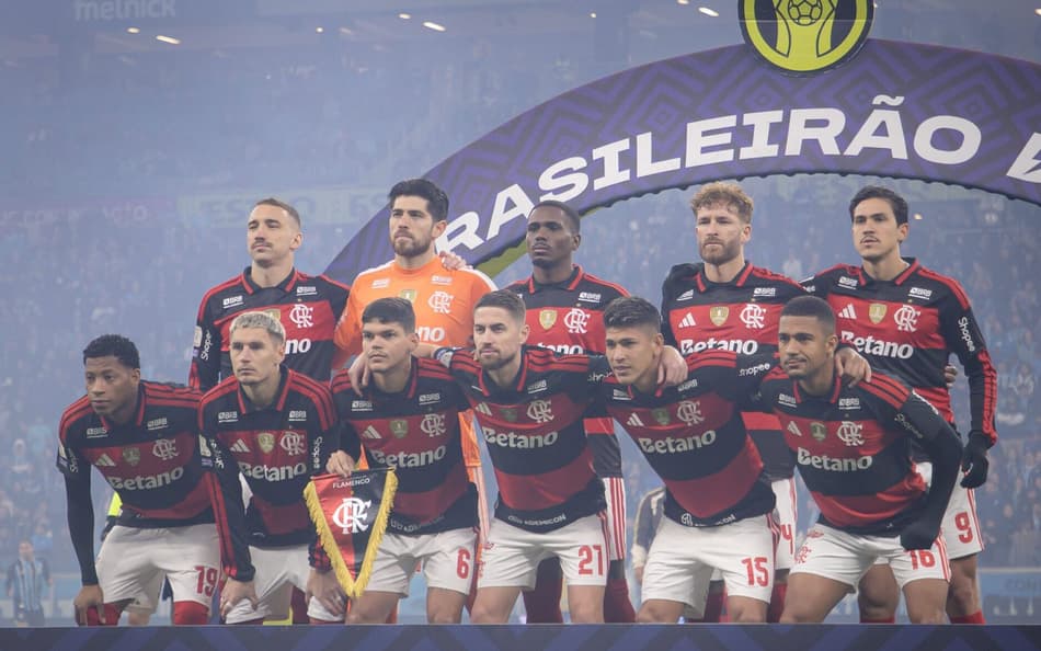 Time do Flamengo antes de enfrentar o Grêmio (Foto: Maxi Franzoi/AGIF/Folhapress)