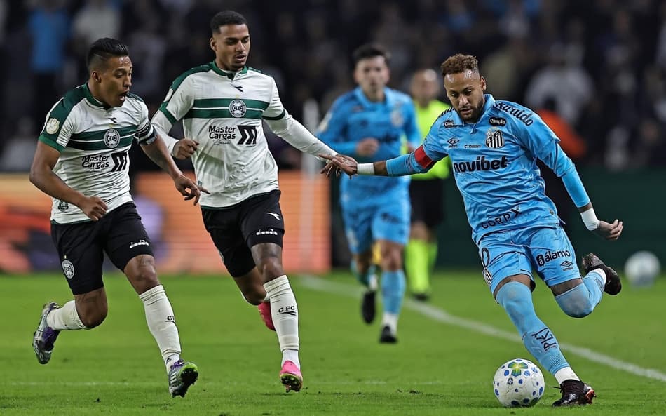 Neymar durante a partida entre o Santos e o Coritiba pela Copa do Brasil. (Foto: Heuler Andrey/DiaEsportivo/Folhapress)
