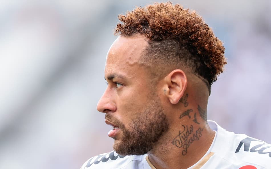 Neymar durante Santos x Coritiba, na véspera da convocação (Foto: Marcello Zambrana/AGIF/Folhapress)