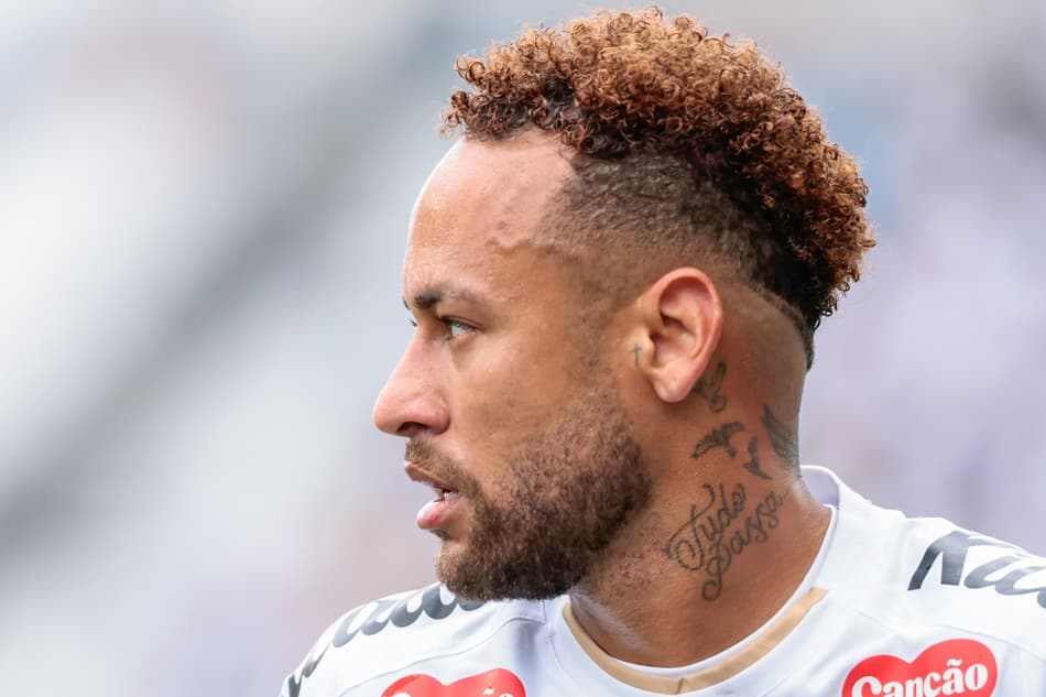 Neymar durante Santos x Coritiba, na véspera da convocação (Foto: Marcello Zambrana/AGIF/Folhapress)