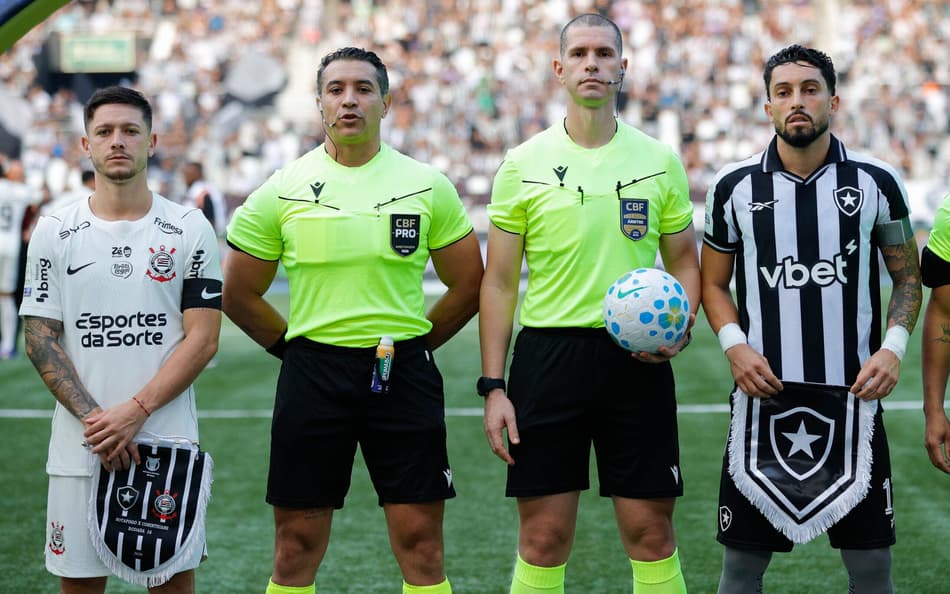 Decisão da arbitragem em Botafogo x Corinthians repercute: 'Claro'