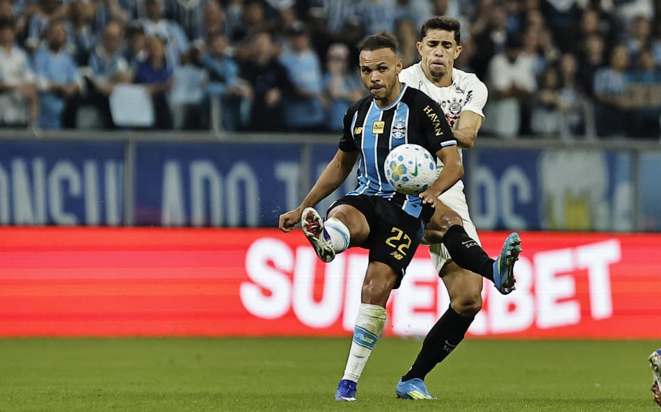Corinthians venceu o Grêmio fora de casa (Foto: Roberto Vinicius/AGIF/Folhapress)