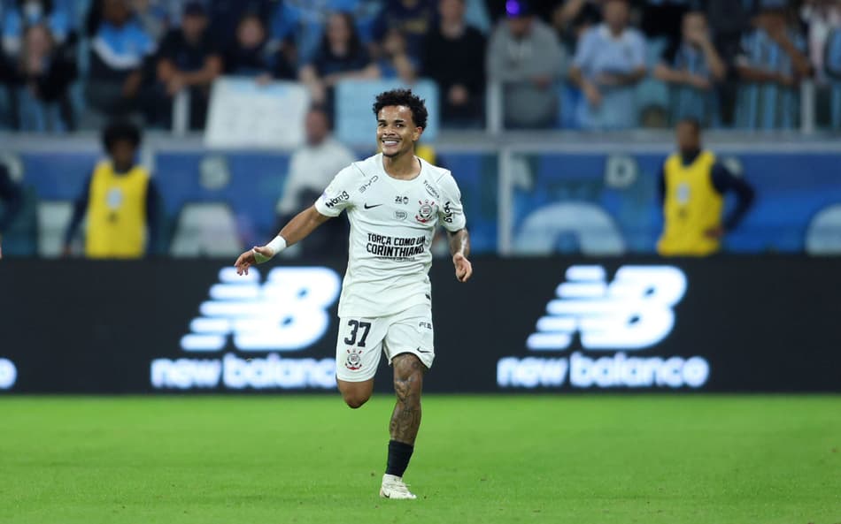 Kaio César marcou o terceiro gol do Corinthians (Foto: Edu Andrade/Fatopress/Folhapress)
