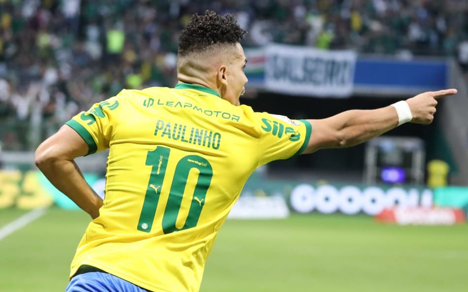 Paulinho, atacante do Palmeiras, em jogo pelo Brasileirão