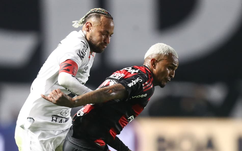 Wesley e Neymar em Santos x Flamengo de 2025 (Foto: Gilvan de Souza/Flamengo)