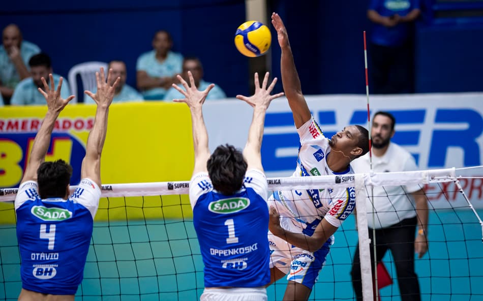 Adriano, do Campinas, em jogo contra o Sada Cruzeiro pela Superliga Masculina 25/26 (Foto: Agência i7/Sada Cruzeiro)