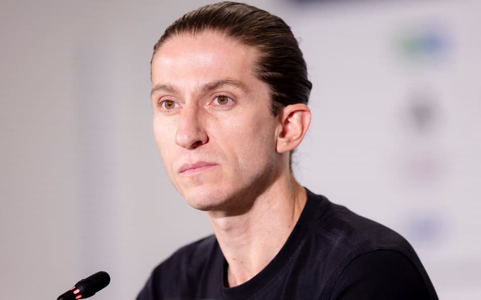 Filipe Luís pode comandar o Flamengo contra o Vasco