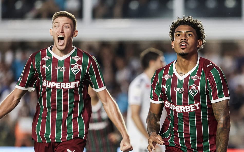 Castillo e John Kennedy comemoram gol do Fluminense contra o Santos (Foto: Lucas Merçon/ Fluminense FC)