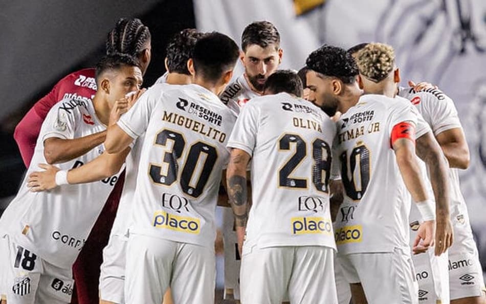 Elenco do Santos durante partida na Vila Belmiro. (Foto: Raul Barletta/ Santos FC)