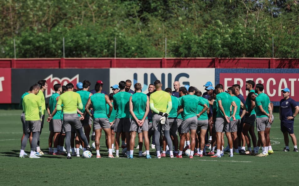 Jogadores do Fluminense reunidos no CT Carlos Casilho (Foto: Lucas Merçon/ Fluminense FC)