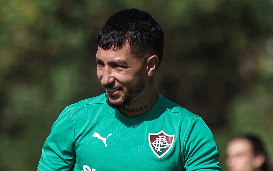 Vai jogar na Libertadores? Acosta é avaliado nos treinos do Fluminense