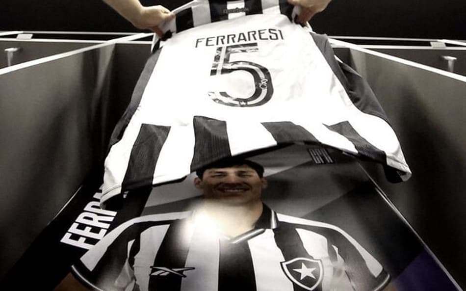 Ferraresi foi o autor do primeiro gol da partida (Foto: Divulgação/Botafogo)