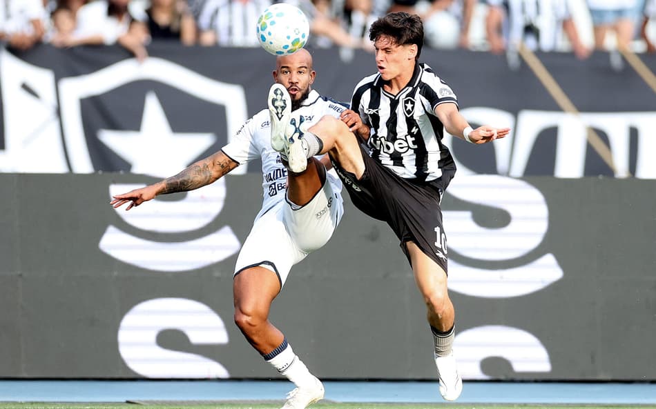 Montoro em ação na derrota do Botafogo para o Remo (Foto: Vítor Silva/Botafogo)