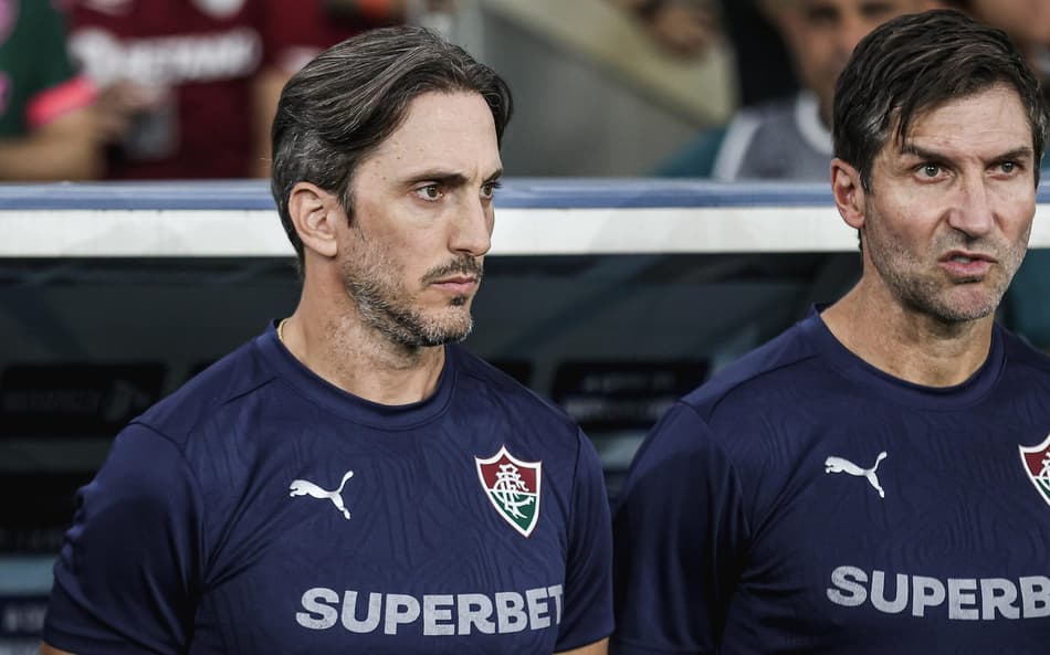 Zubeldía no jogo entre Fluminense e Vitória (Foto: Lucas Merçon/ Fluminense FC)