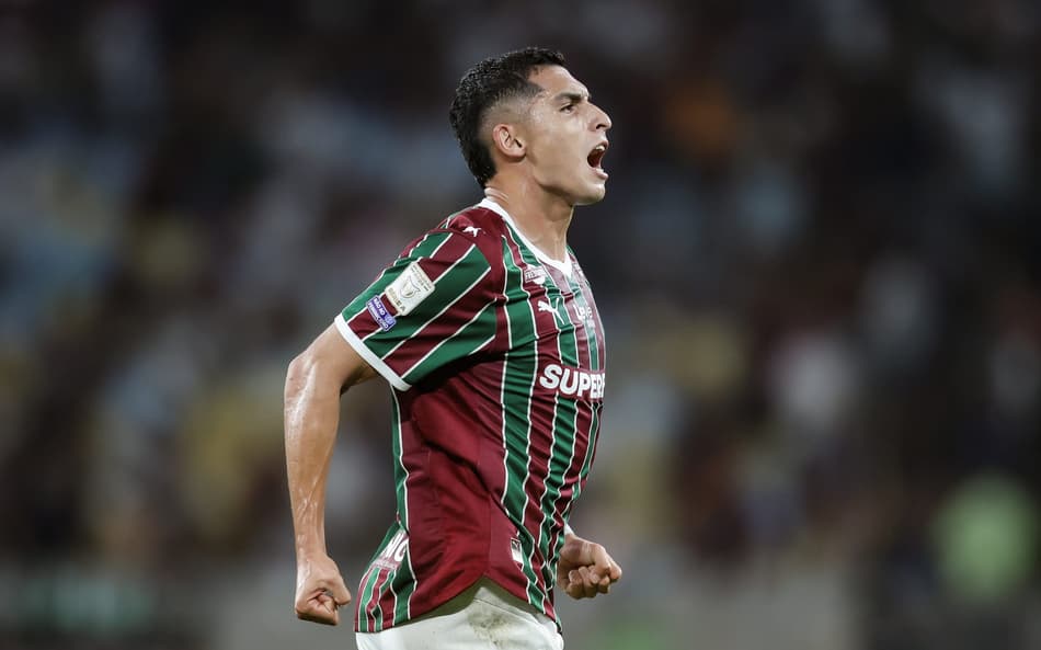 Serna comemora gol marcado pelo Fluminense contra o Vitória (Foto: Marcelo Gonçalves/ Fluminense FC)